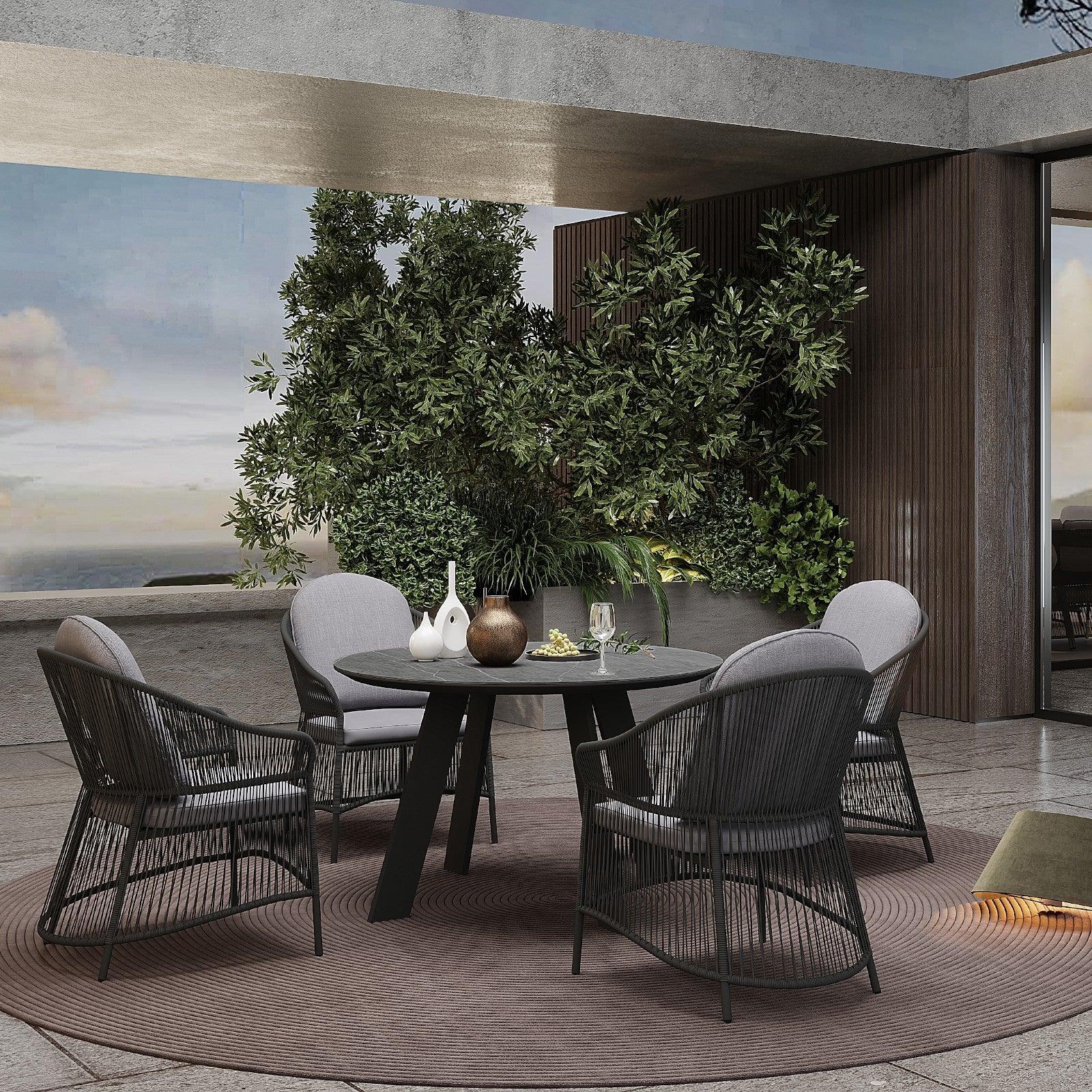 A Guide to Outdoor Dining Tables and Chairs