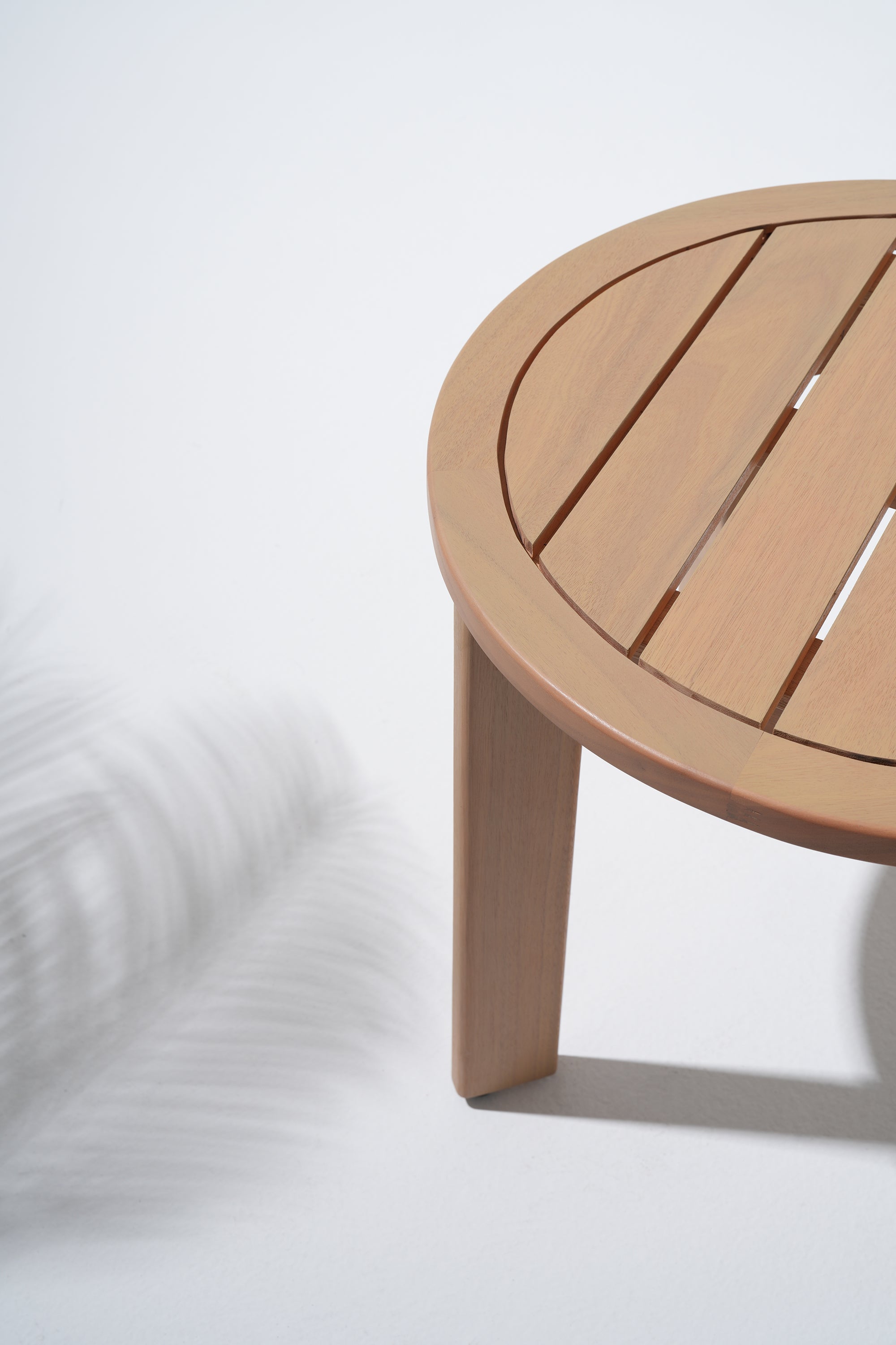 Wooden round table detail