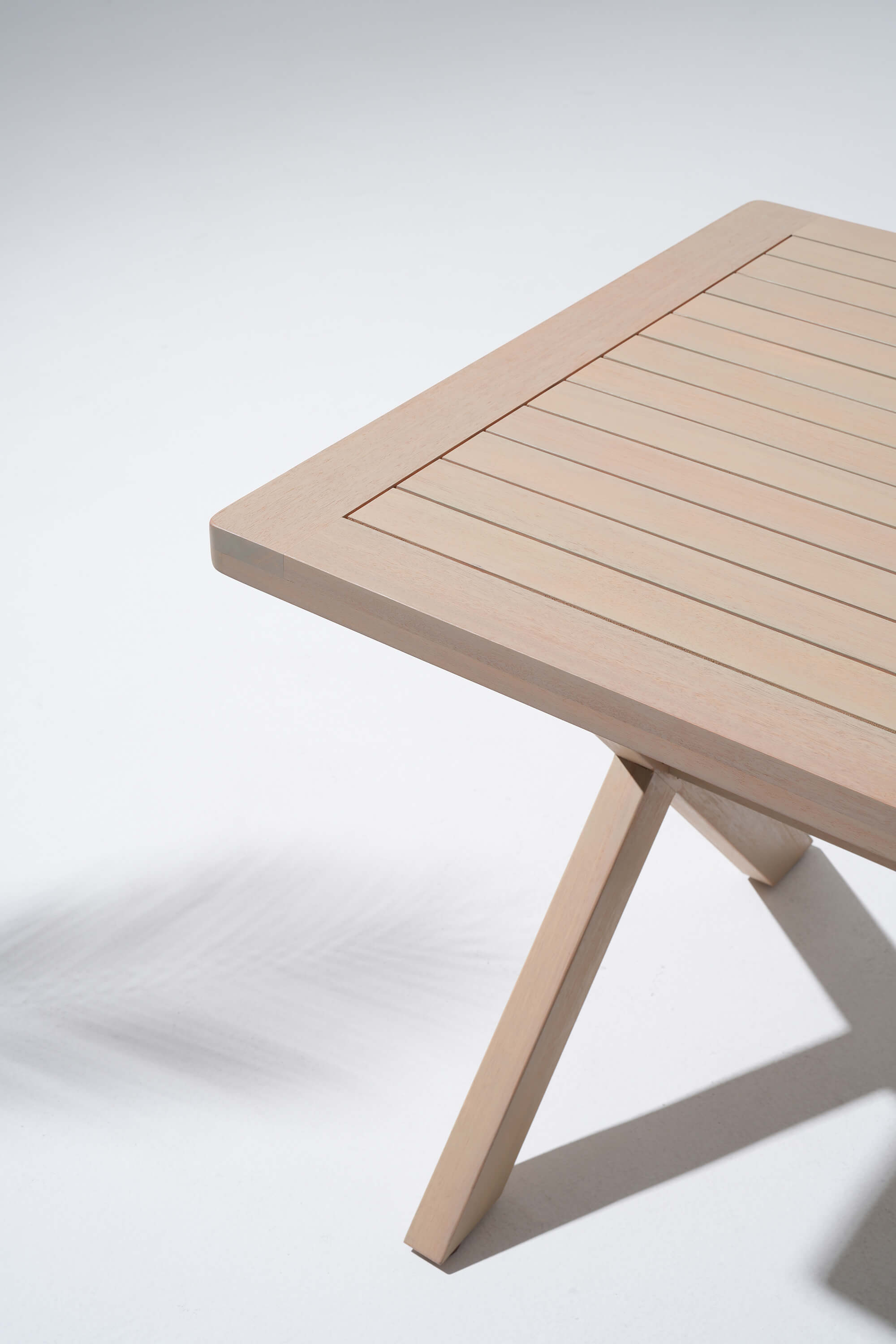 Drift Eucalyptus Wood Outdoor Dining Table With Extendable Design, 63''-87''