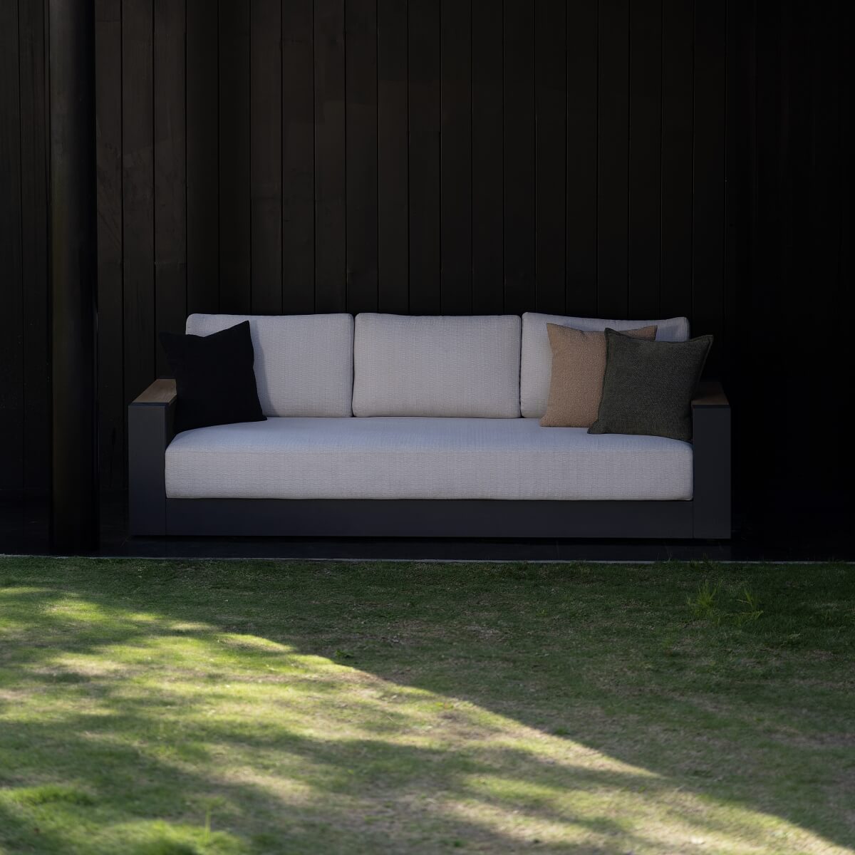 black aluminum outdoor 3 seats sofa with beige cushions - Sunsitt Modern Premium Patio Outdoor Furniture #color_grey