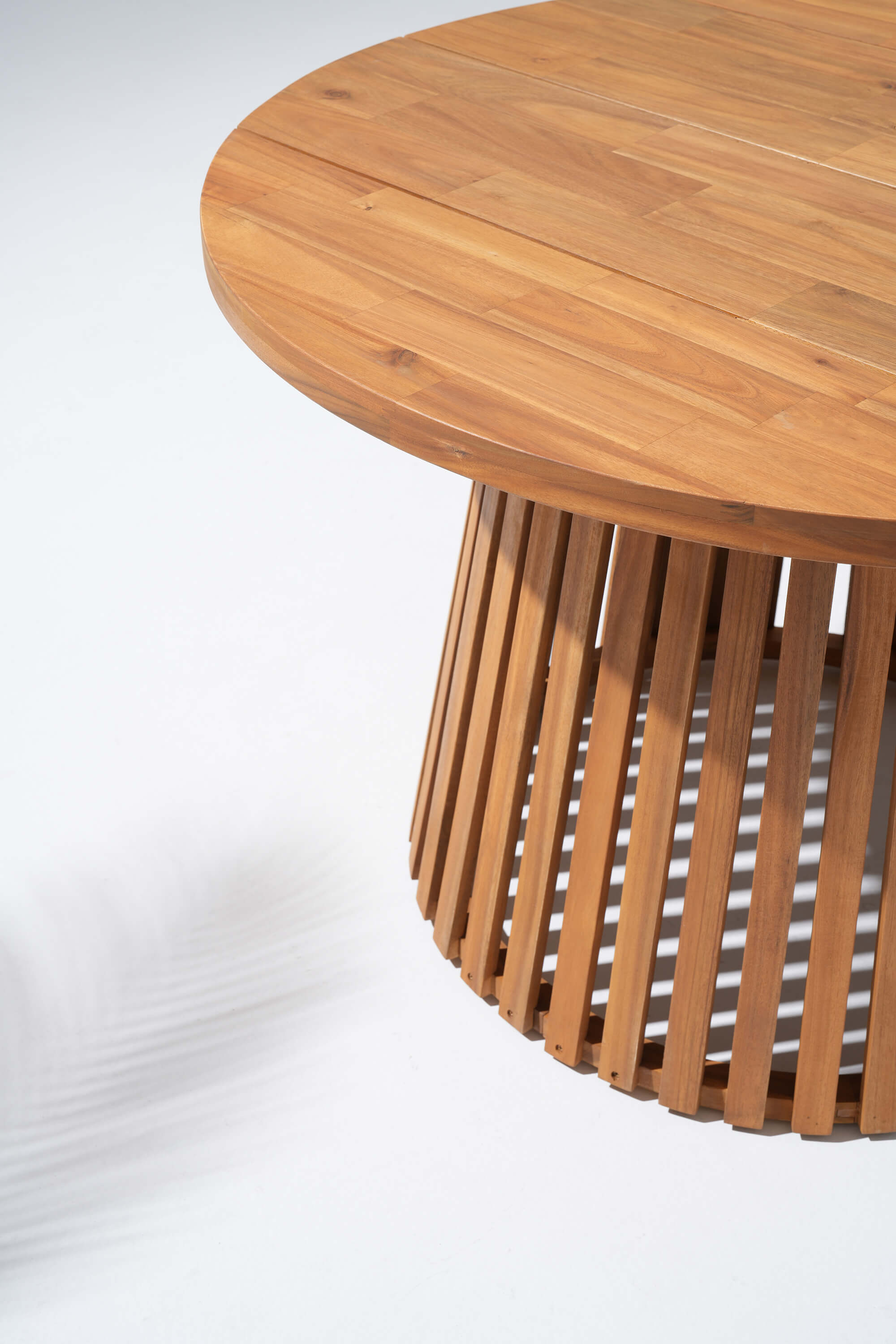 Mori Outdoor Wood & Rope Dining Set with Round Table for 4-6 People, 43.3"