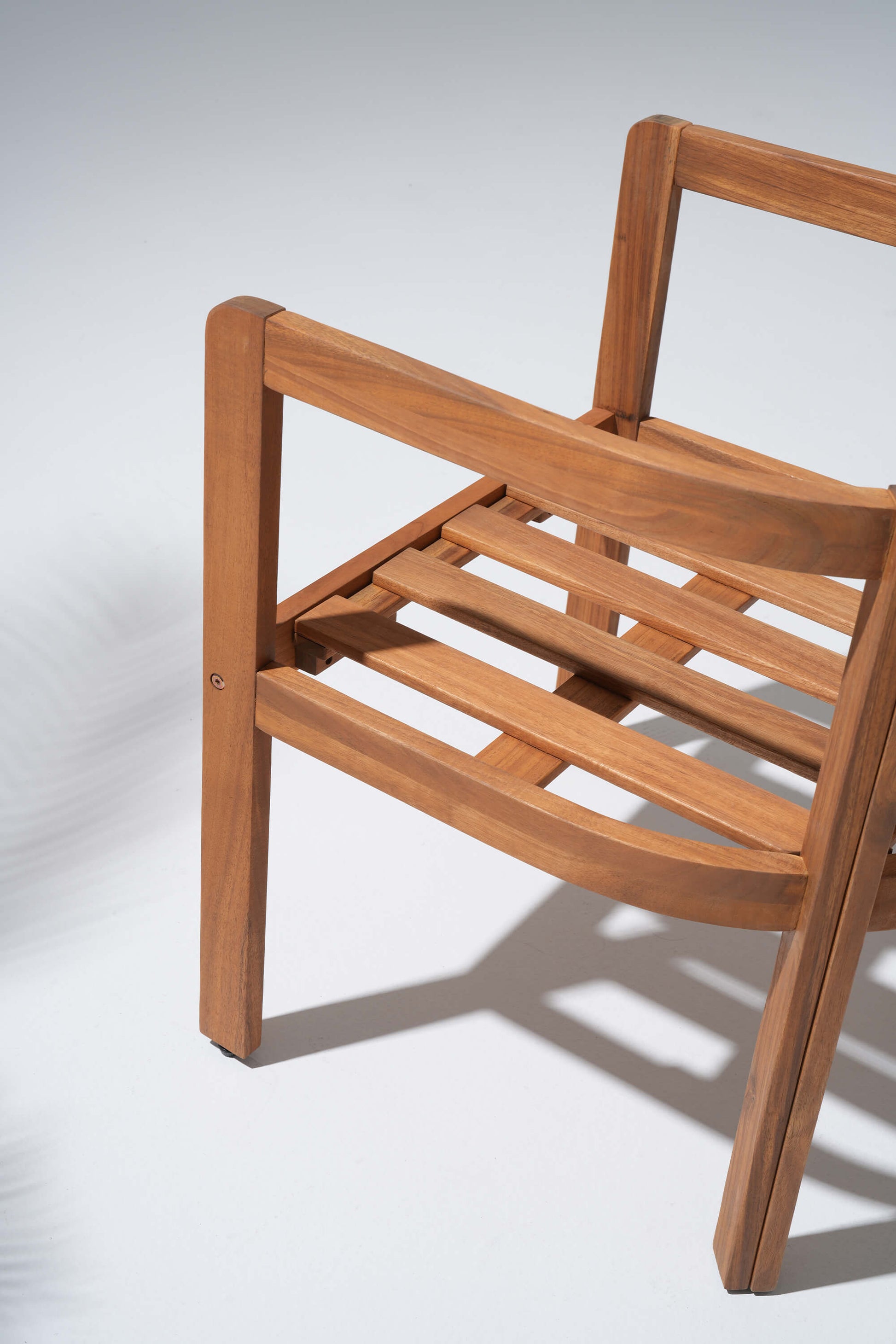 Wooden chair with a slatted seat - Sunsitt Modern Premium Patio Outdoor Furniture