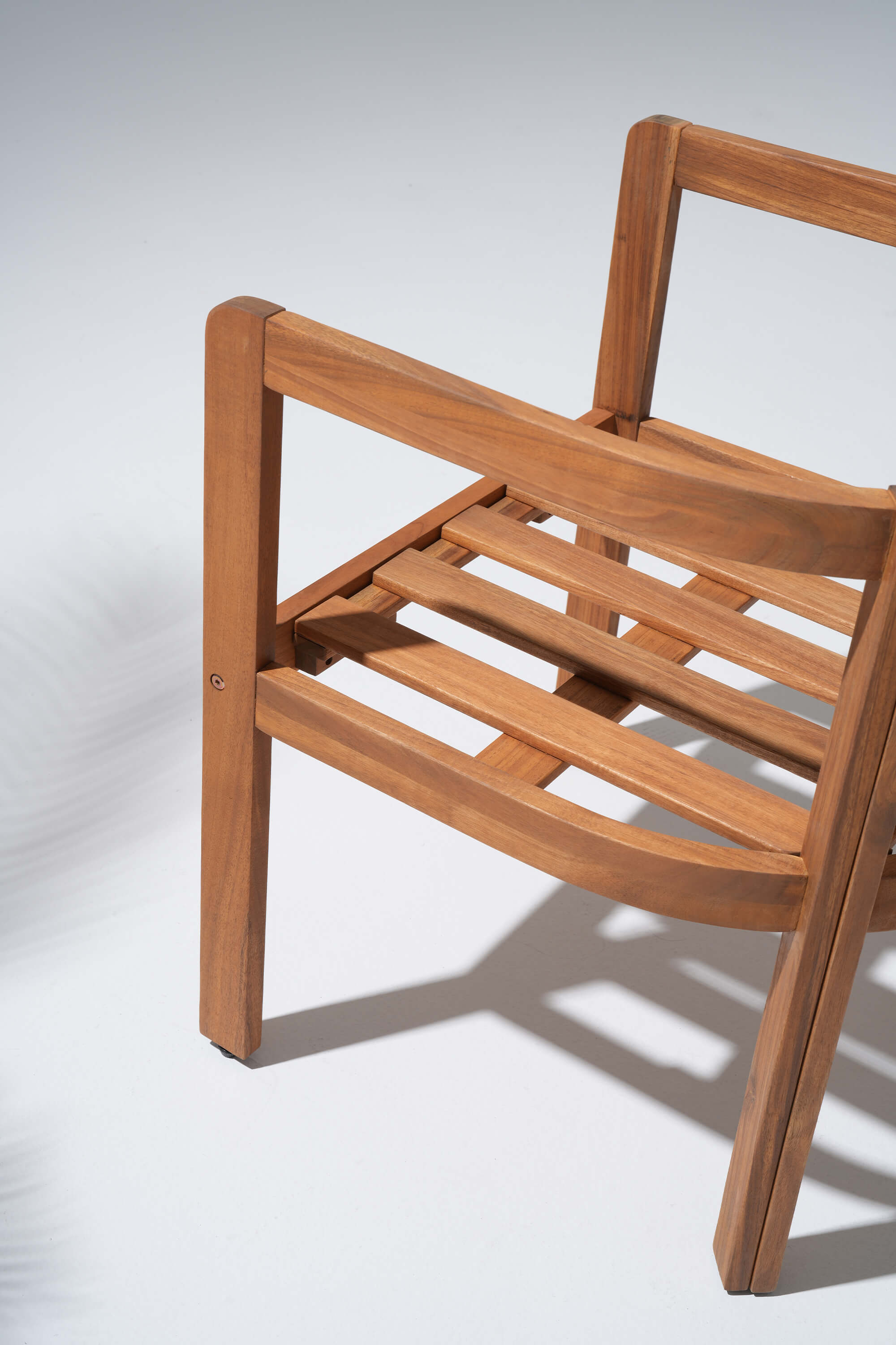 Wooden chair with a slatted seat - Sunsitt Modern Premium Patio Outdoor Furniture