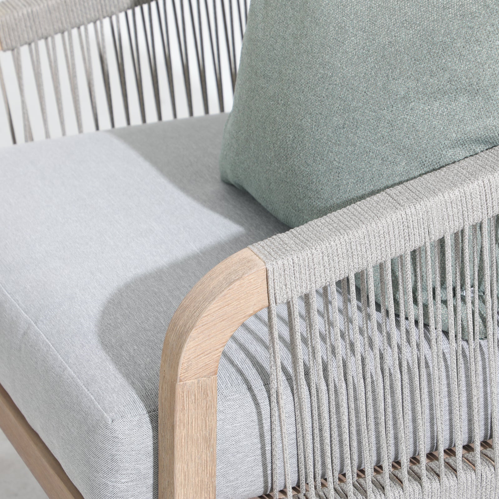 Wooden Outdoor single sofa chair rope detail- Sunsitt Premium Modern Outdoor Patio Furniture