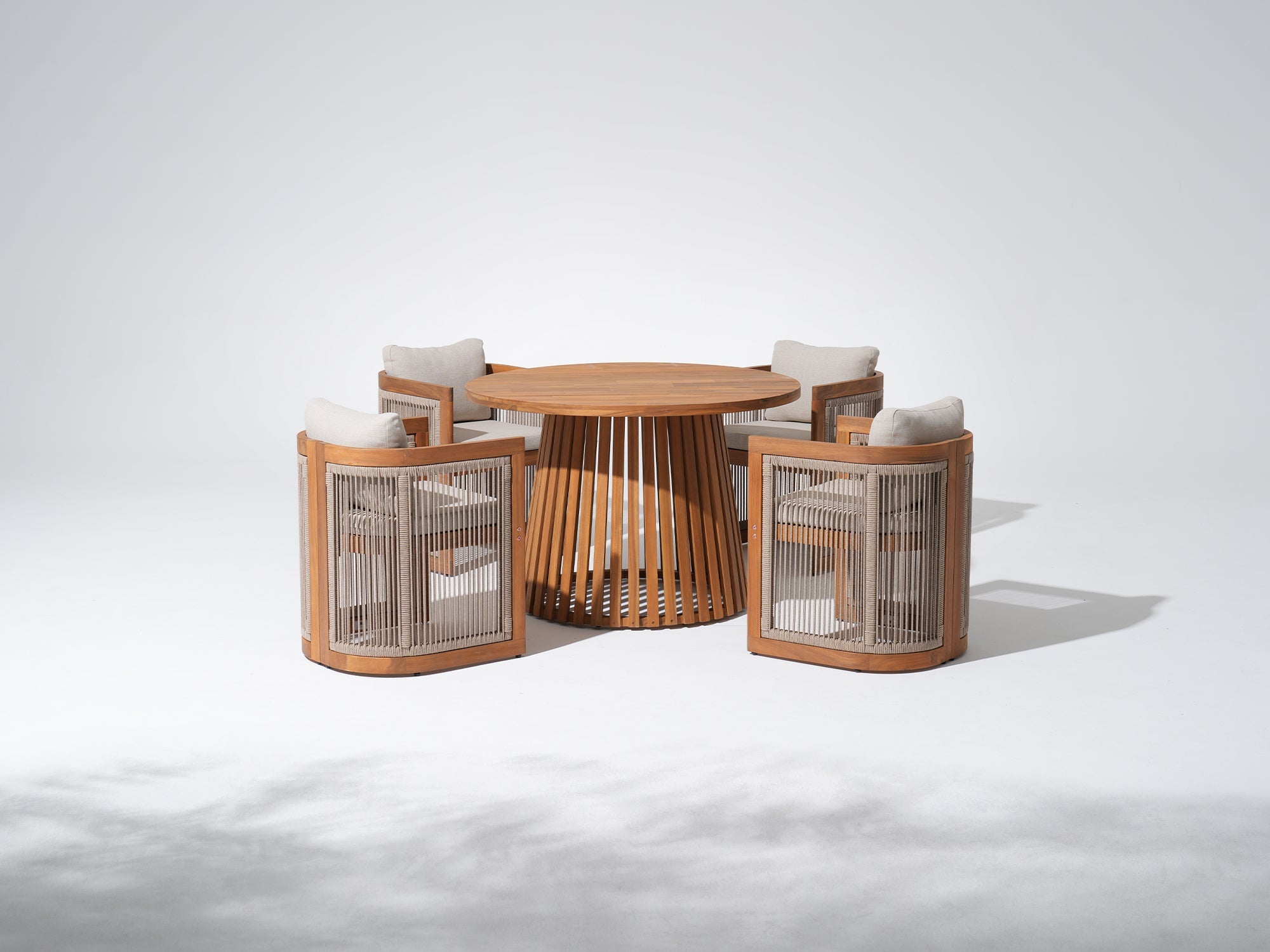 Mori Outdoor Wood & Rope Dining Set with Round Table for 4-6 People, 43.3"