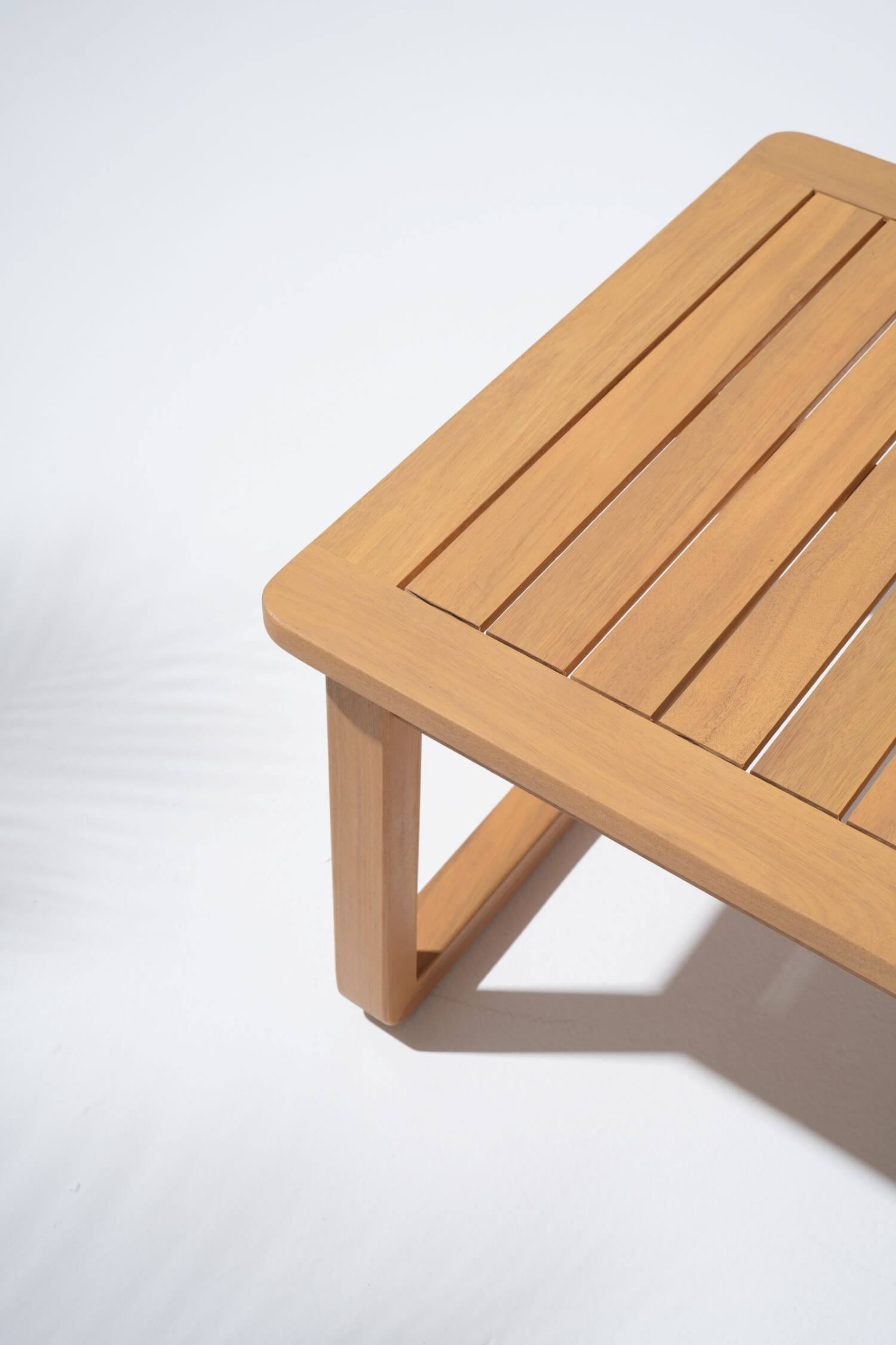 Noto outdoor coffee table wooden top detail