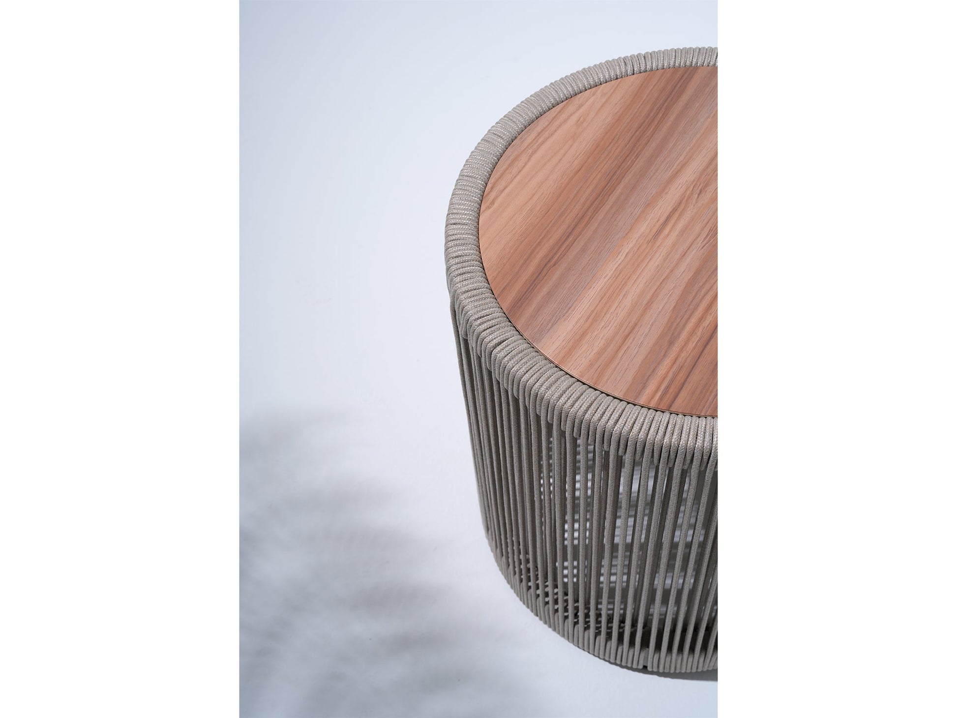 Irati Outdoor furniture Set round coffee table, rope and tabletop detail -  Sunsitt Premium Modern Outdoor Patio Furniture