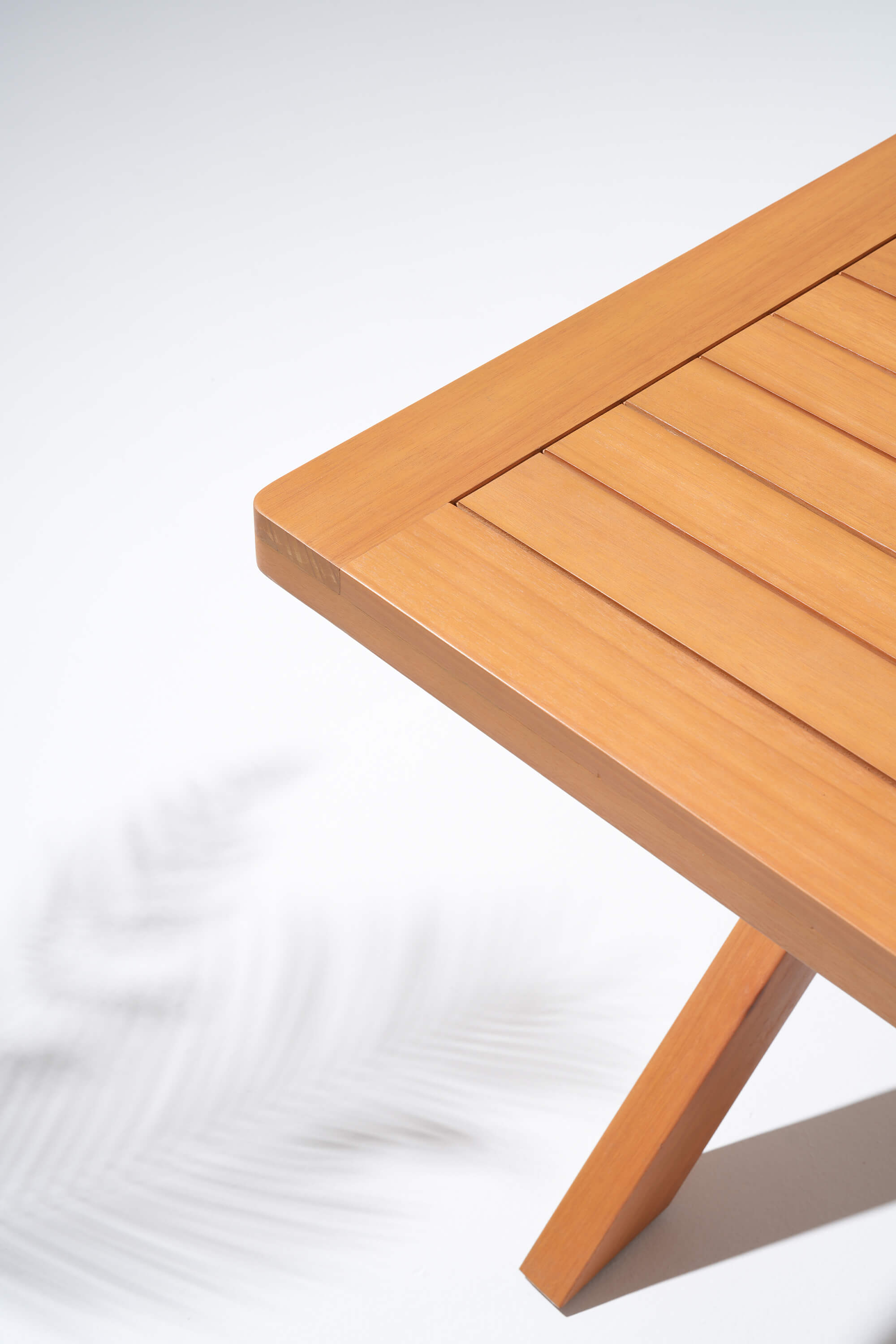 Foristern eucalyptus Wooden dining table detail - Sunsitt’s Modern Premium Outdoor Furniture